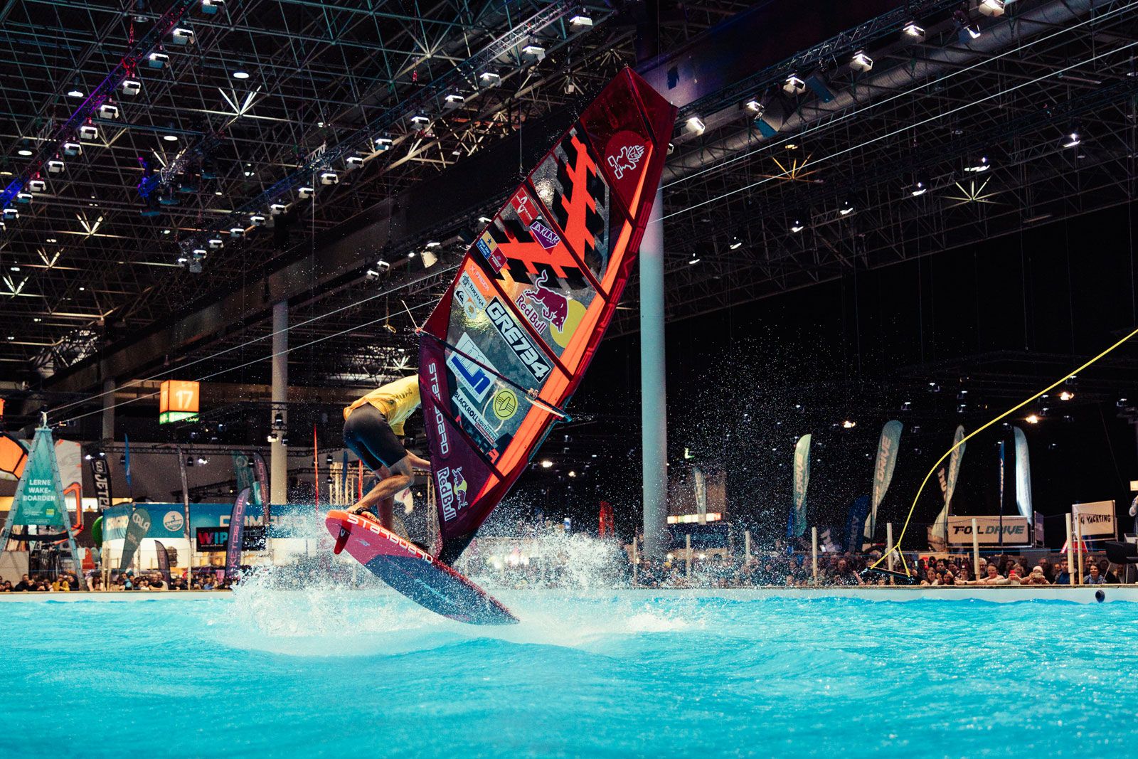 FPT boot D&uuml;sseldorf Tow-in World Series 2026: Huvermann und Caers gewinnen den Indoor-Event 