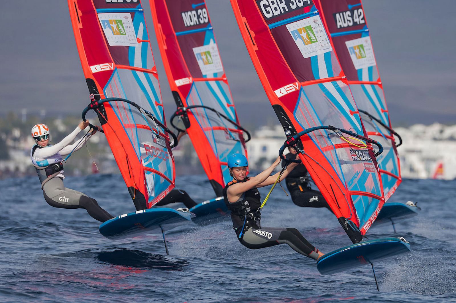 iQFOiL Games Lanzarote 2026: Upwind-Sprintrennen am zweiten Tag 