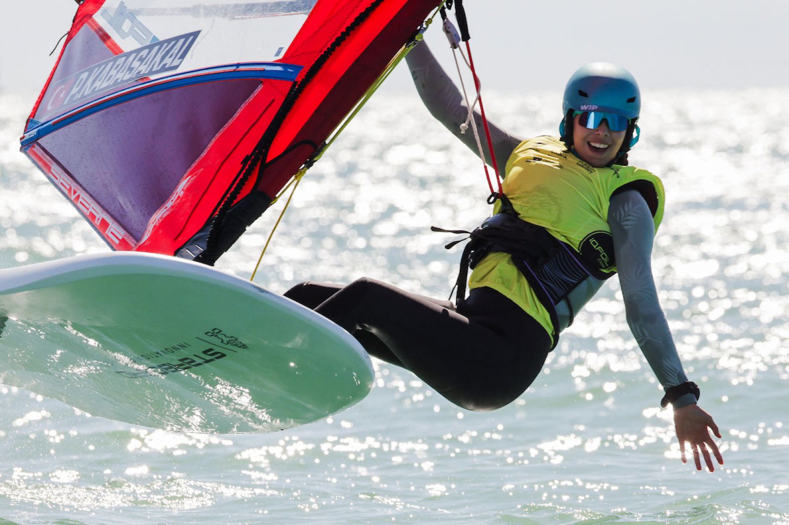 iQFOiL International Games C�diz 2026: Upwind-Sprintrennen bei Thermik 