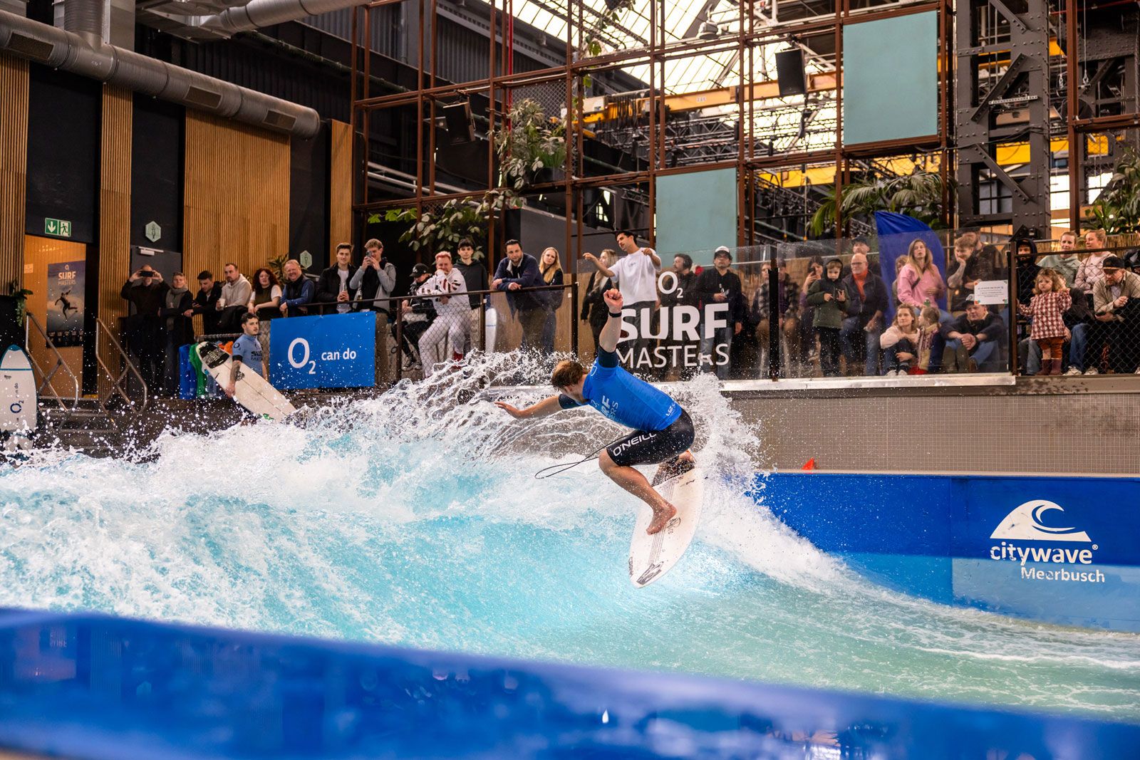o2 SURF MASTERS RheinRiff Düsseldorf 2026: Hannes Mosh und Valeska Schneider setzen sich durch