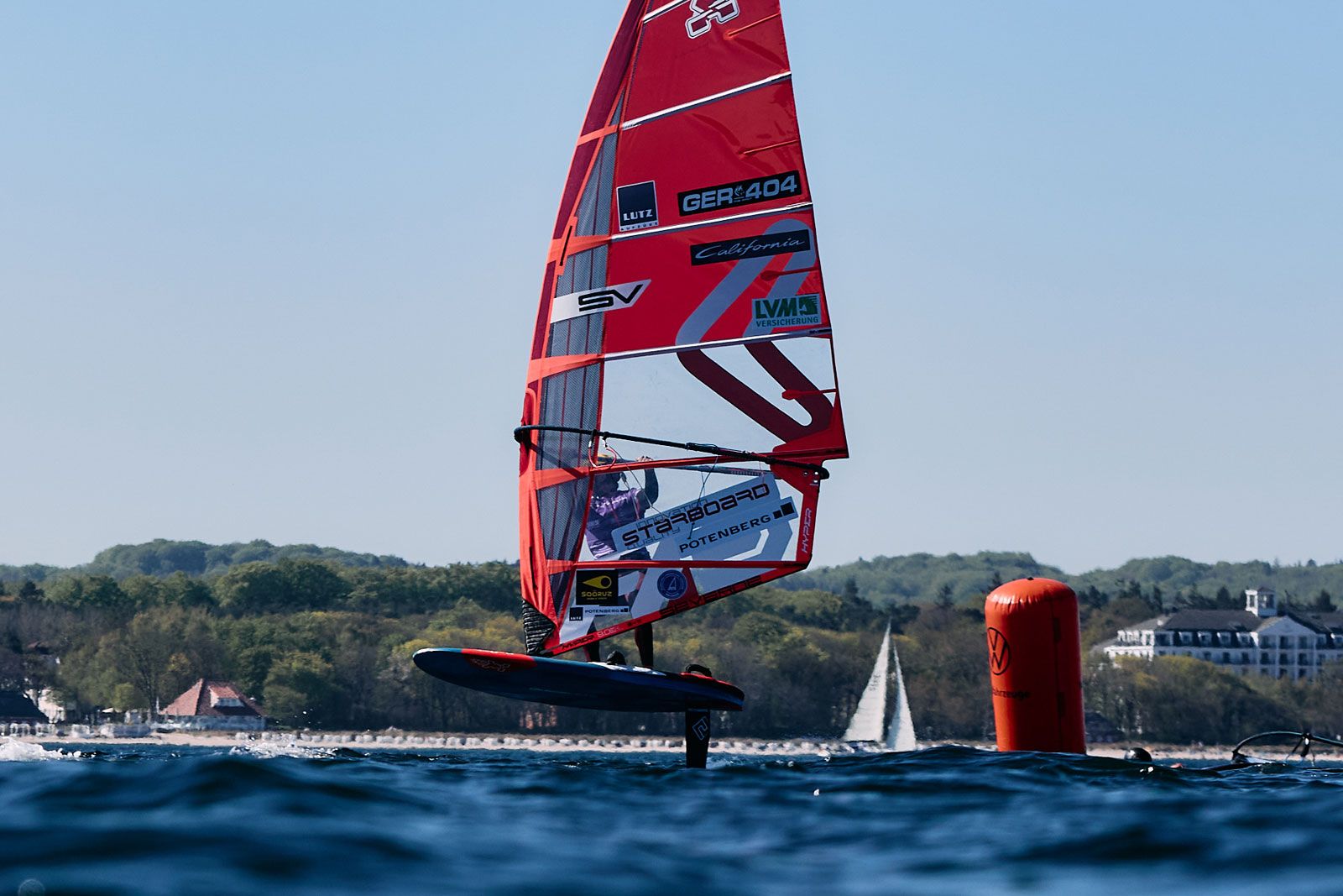California Windsurf Cup K&uuml;hlungsborn 2026: Fabian Wolf gewinnt North One Hour 