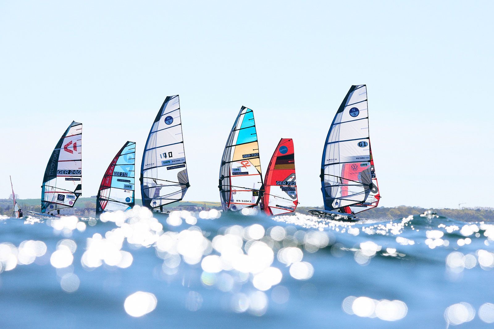 California Windsurf Cup K&uuml;hlungsborn 2026: Fabian Wolf triumphiert im Foiling-Duell 