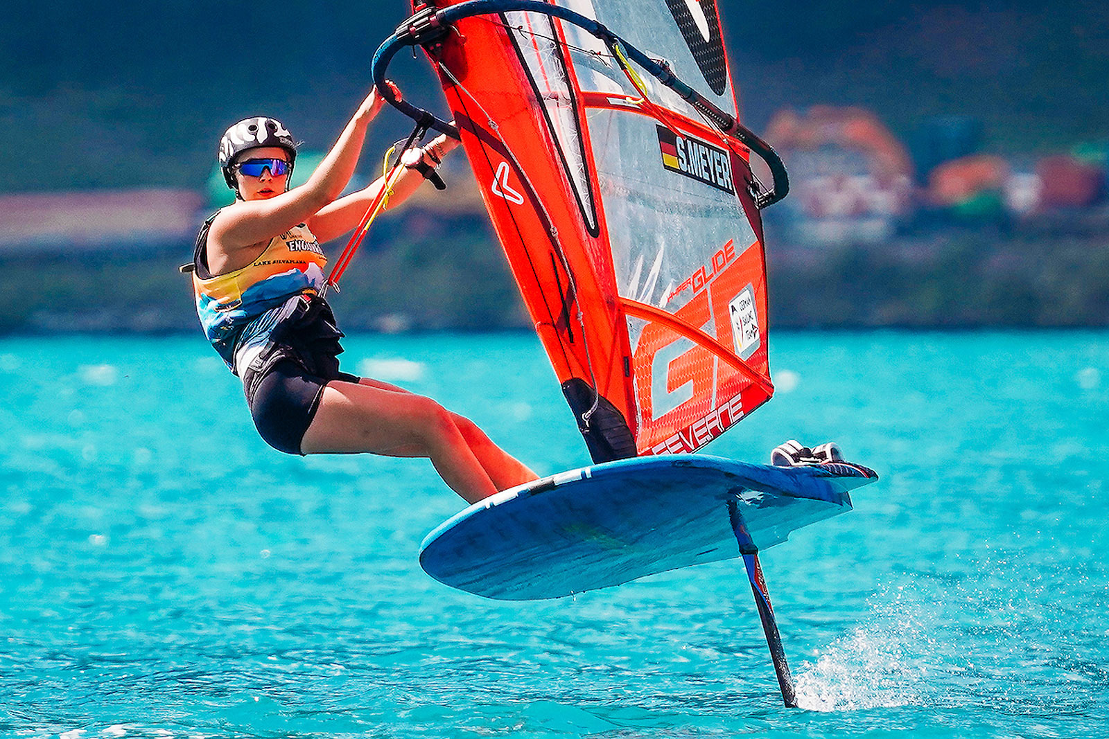 IQ Foil U21 WM Silvaplana Tag 5: Sophia Meyer ganz vorne!