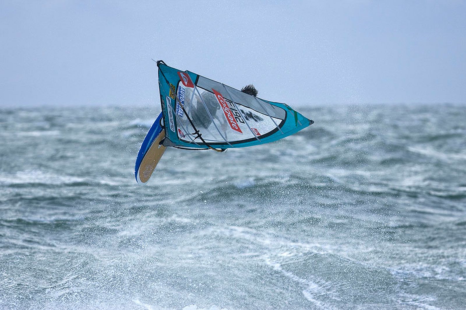 Beim World Cup auf Sylt 2008 tritt Antoine Albeau zur berraschung vieler Fans auch im Waveriding an und schlgt sich prima