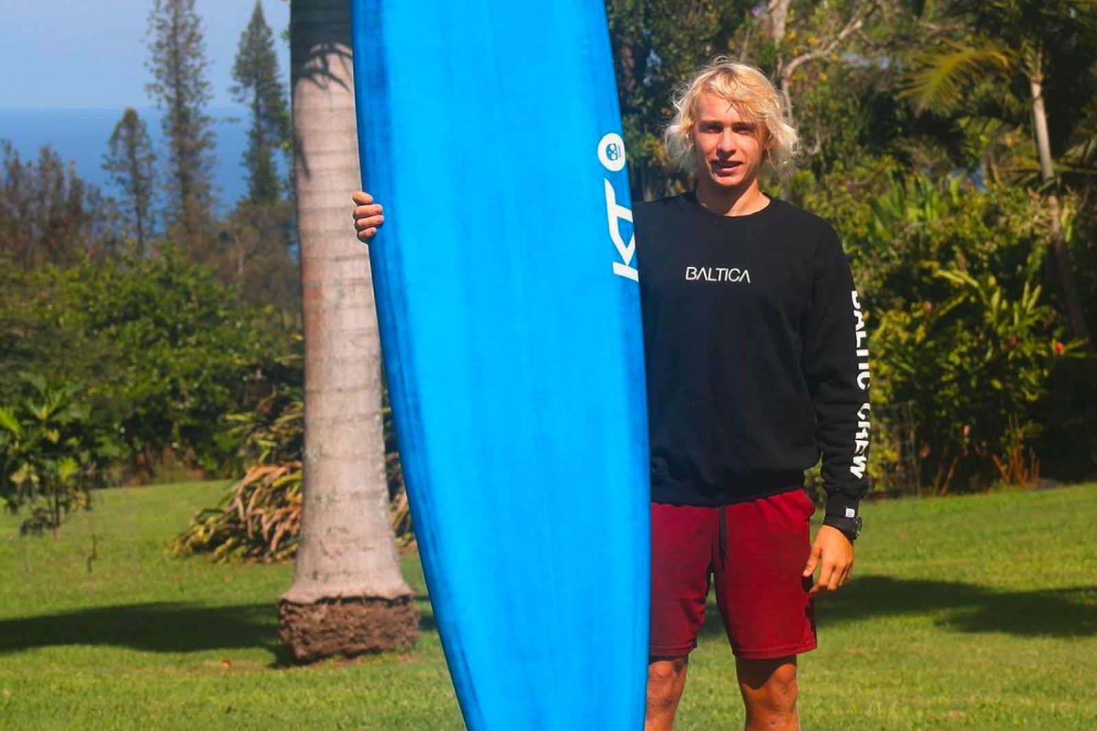 Hawaii Wellen statt Studium: Adam Warchol lebt seinen Maui-Traum 