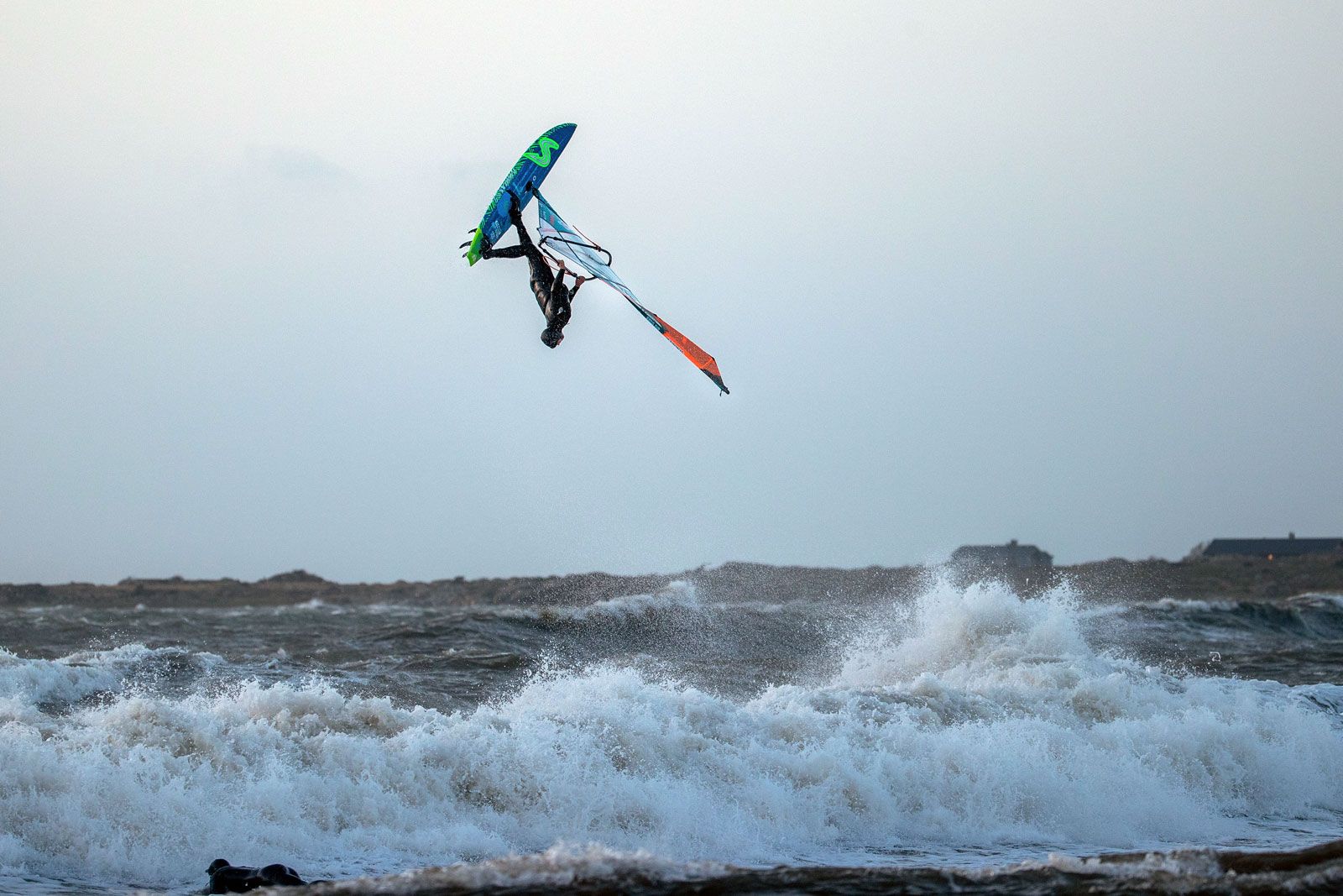 Gustav Häggström: Im Winter Elektroniker, im Sommer Profiwindsurfer 