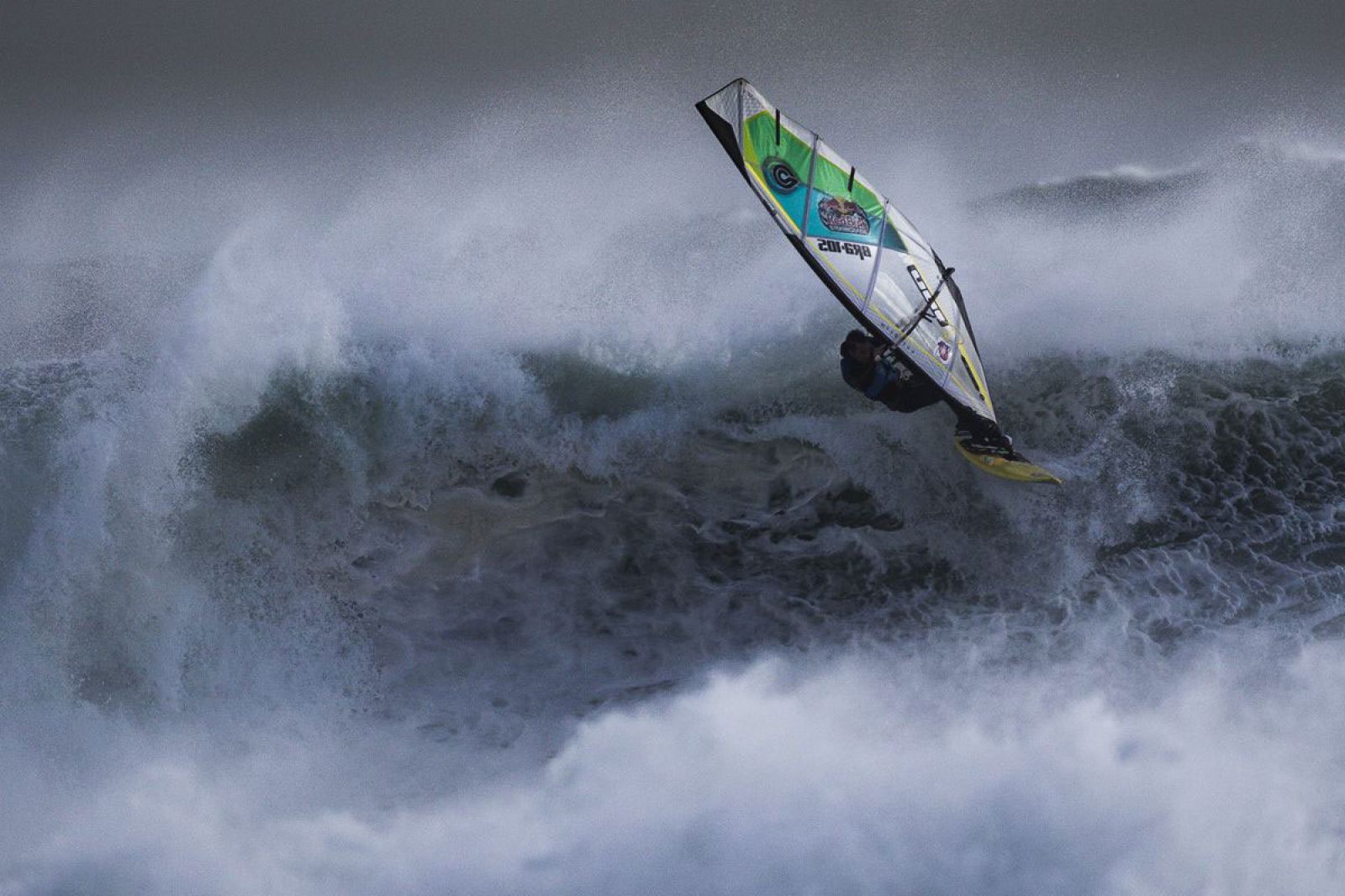 Red Bull Storm Chase 2017: Ein Sturm, eine Mission und acht Fahrer!