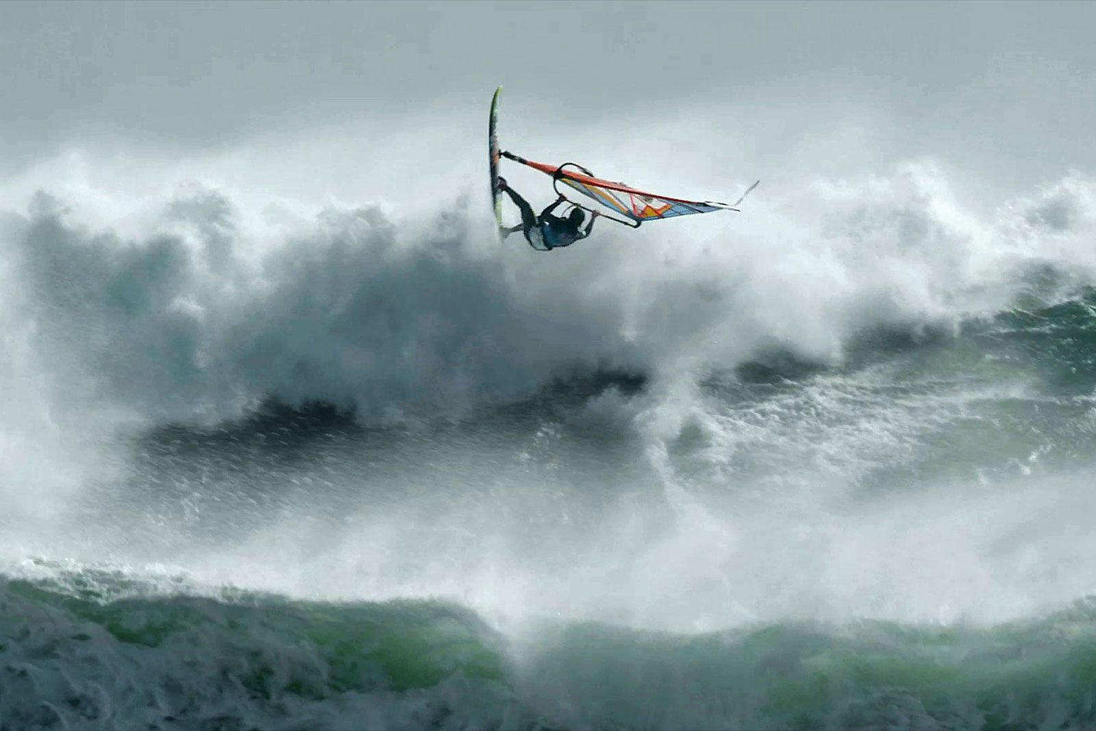 Red Bull Storm Chase 2017: Ein Sturm, eine Mission und acht Fahrer!