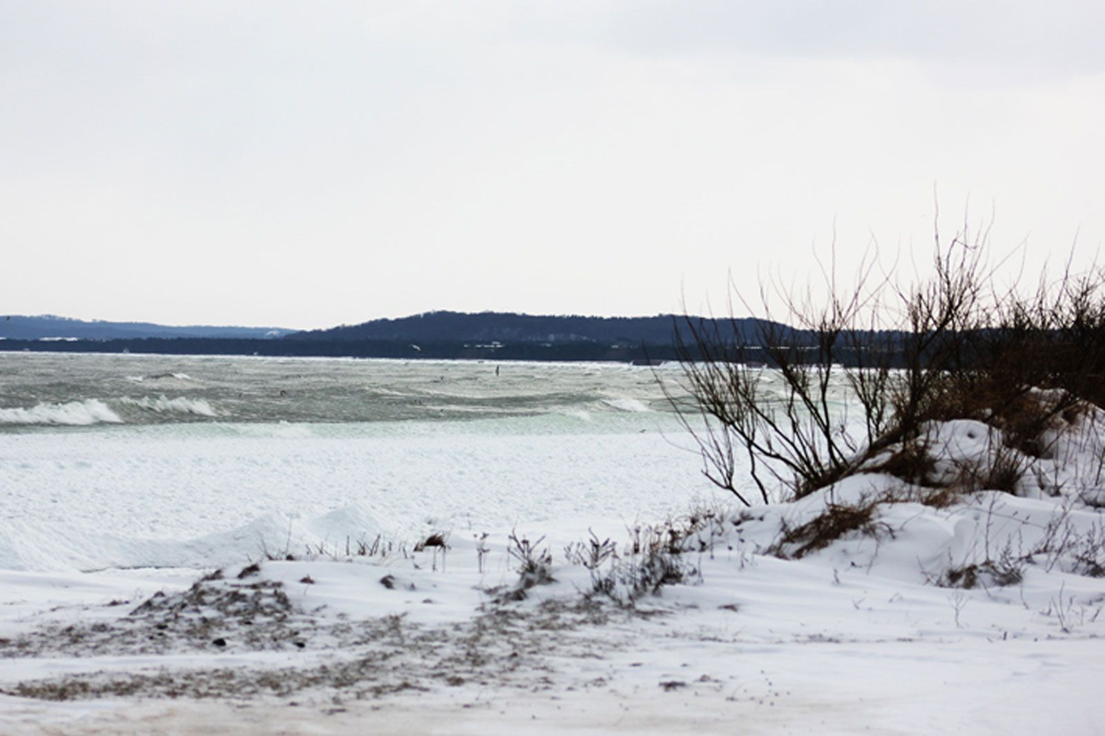 Windsurfen im Winter: Verrückt und gefährlich? Oder einfach nur geil? 