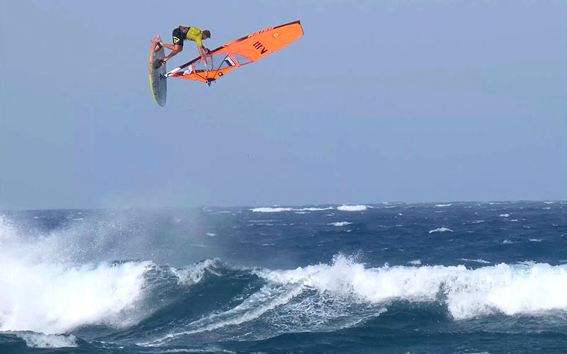 Pushloop Forwards Windsurfing - Ricardo Campello