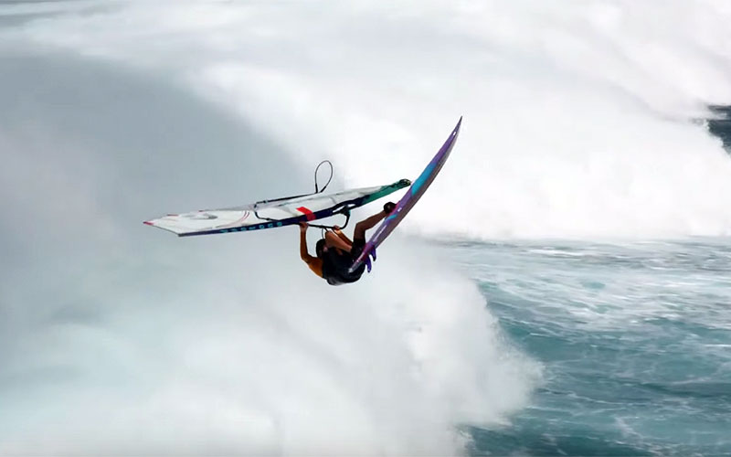 Windsurfing in extreme Wind and Waves - Tonny Le