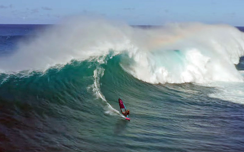 Pe'ahi Maui Hawaii, January 22 - Big Wave Surfing