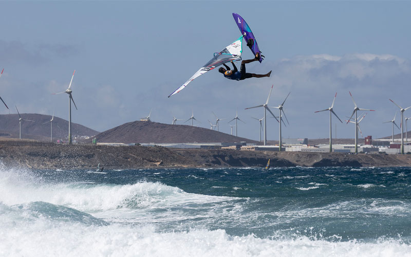 Marc Paré pushing hard - Windsurfing TV