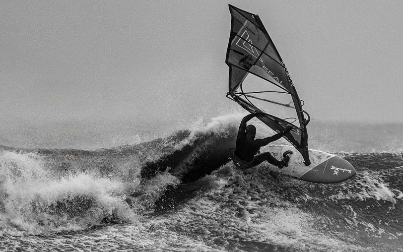 Coldwater Windsurfing with Leon Jamaer - Frithjof Blaasch