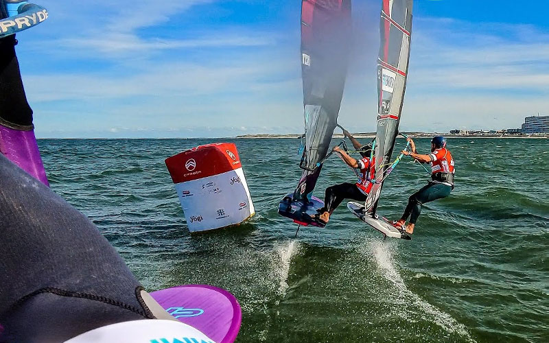 Crashes and Battles in 30 Knots - Nico Prien