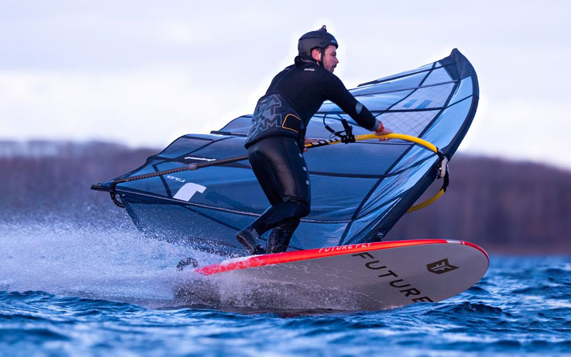 Three easy Tips to Jibe fully planing - Nils Bach