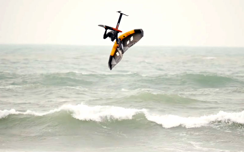 South Wind Wingfoil Wave Session - Julien & Camille Bouyer