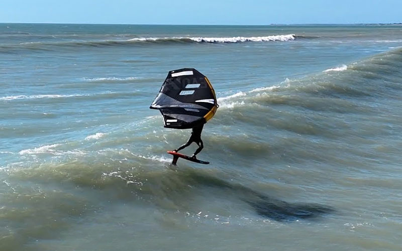 Wingfoil Waves Lines - Julien & Camille Bouyer