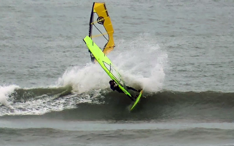 Windsurfen (mini) olas y casi sin viento! - Tato Molina