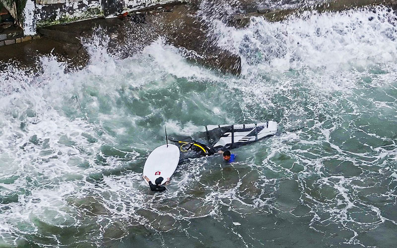 We got destroyed in brutal Shorebreak! - Mario K&uuml;mpel