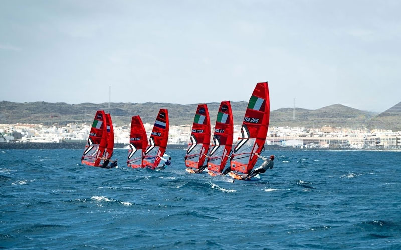 Grinding Through the Days in Lanzarote - Luuc van Opzeeland