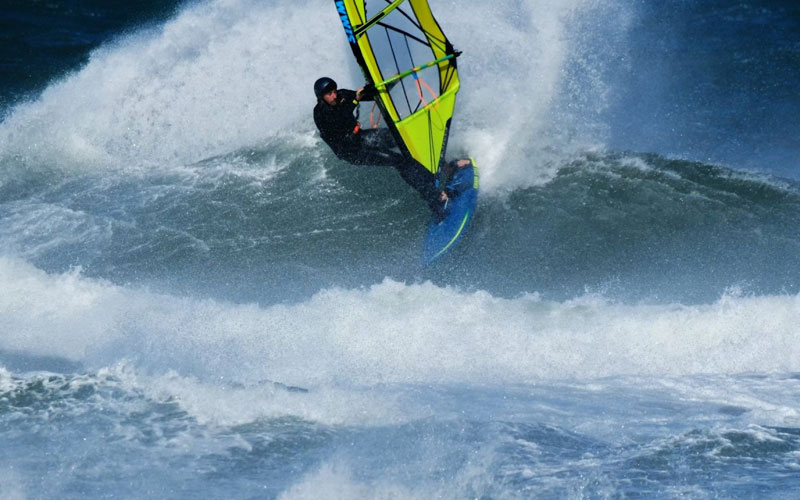 Crazy Windsurf Session in Saint Cyprien - Fr�d�ric Bonet